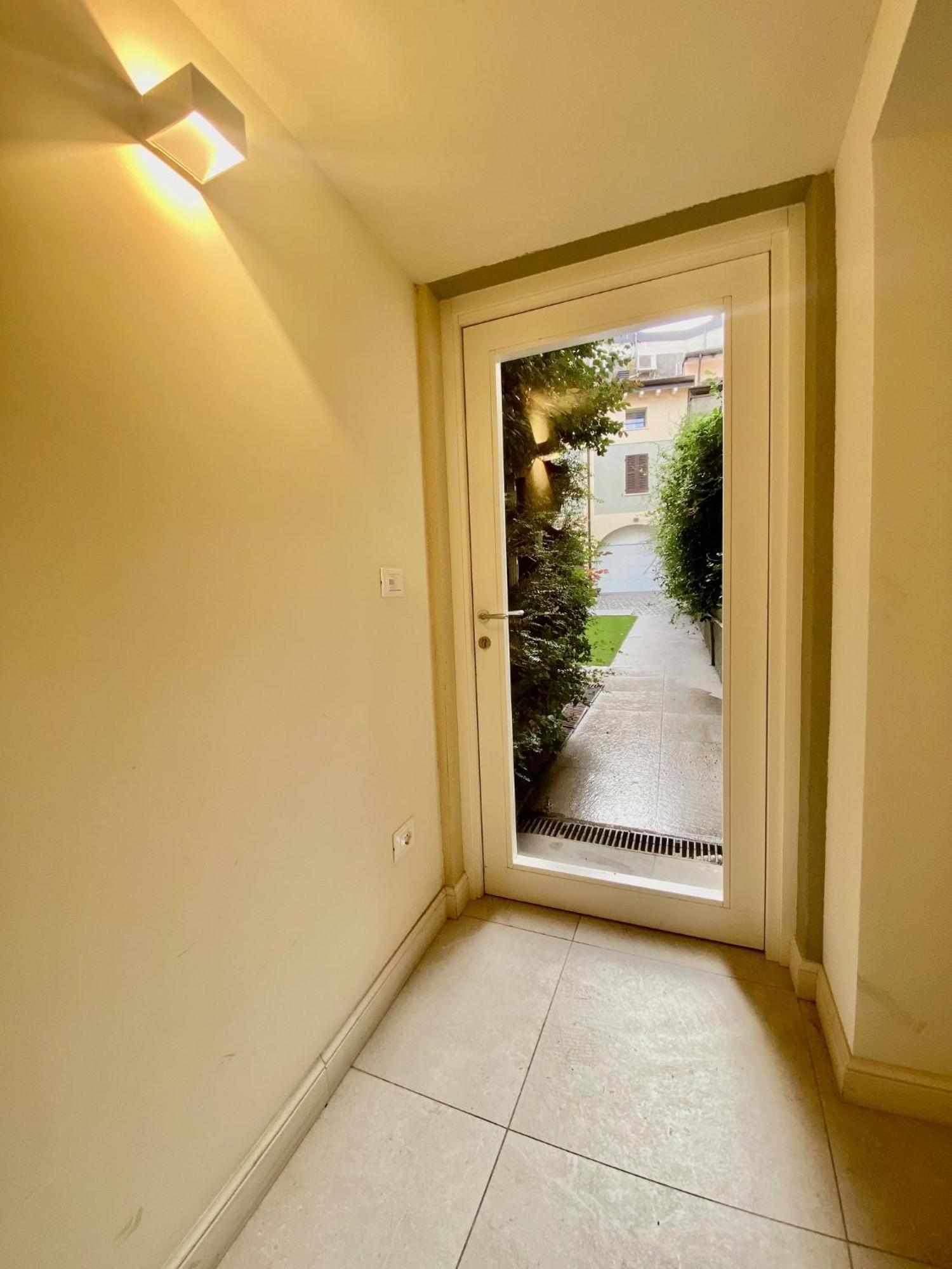 Malvezzi24 Boutique Rooms Desenzano del Garda Bagian luar foto
