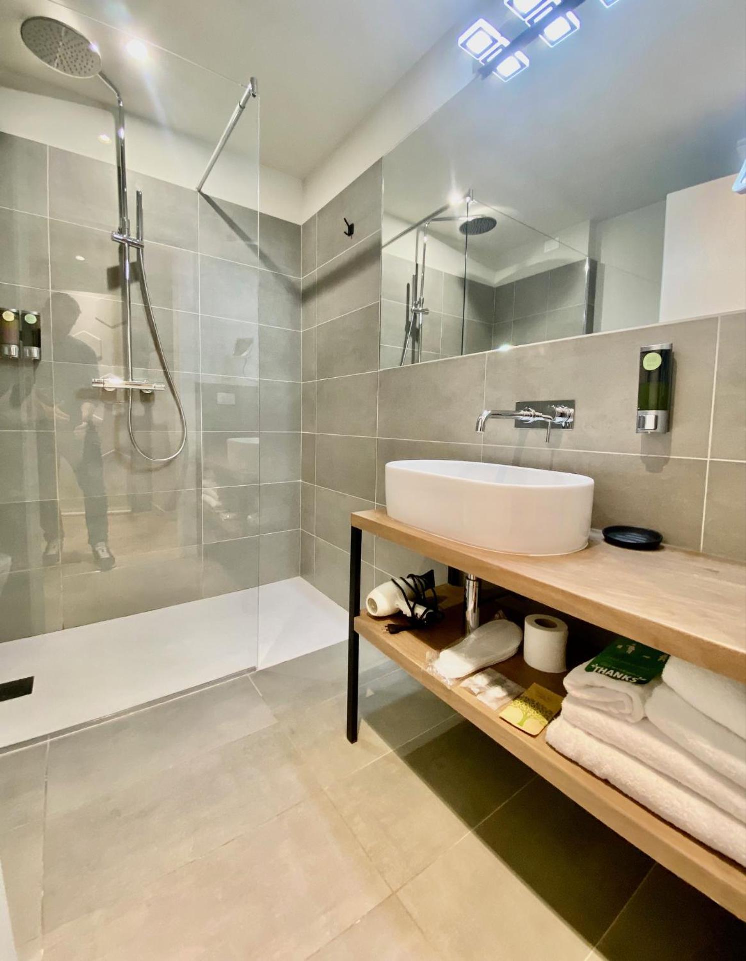 Malvezzi24 Boutique Rooms Desenzano del Garda Bagian luar foto